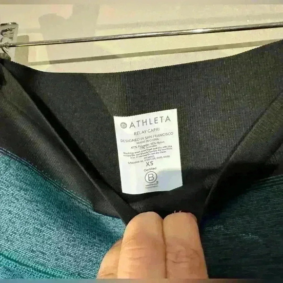 Athleta Relay Capri Multi Woman’s NWT - Picture 2 of 6